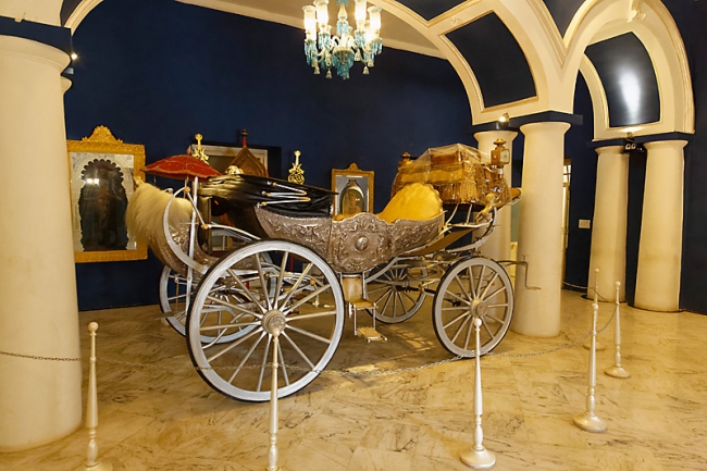 Gwalior-Jaivilas palace-012